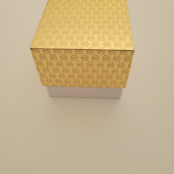 MICHAEL KORS women's heart charm bangle bracelet NWT - Picture 5 of 5